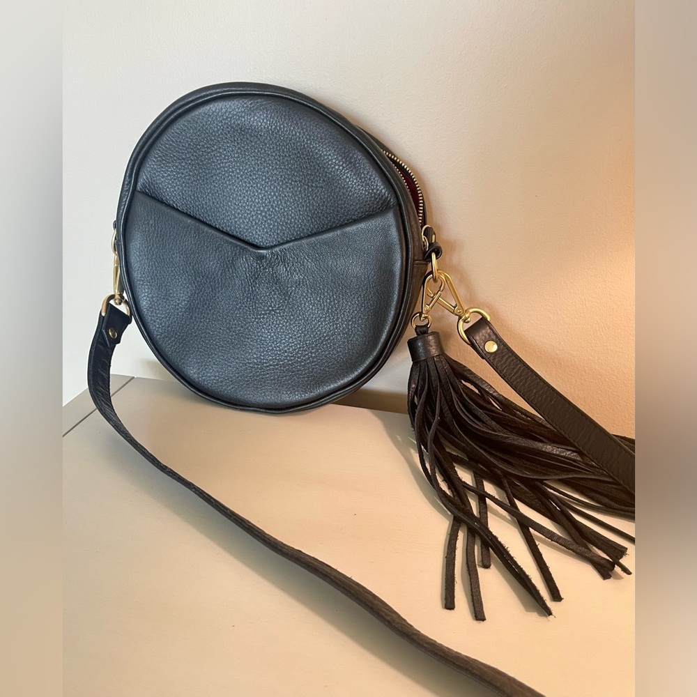 TAH circle leather crossbody bag. Black. Excellent condition.